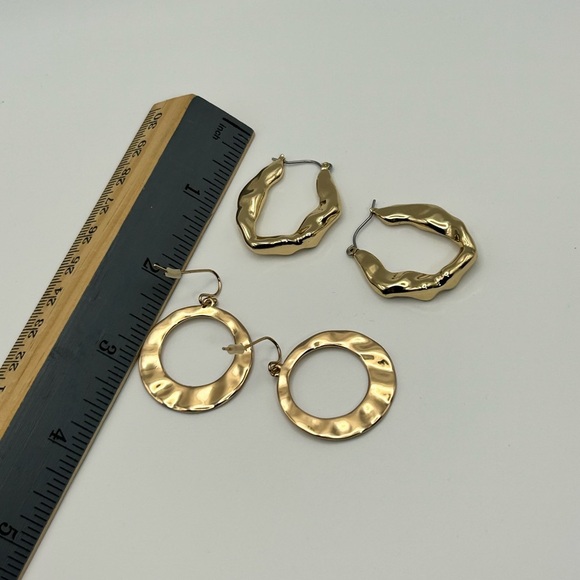 Gold-tone Textured Classic Hoop Earrings Qty 2 Unsigned - Picture 5 of 10